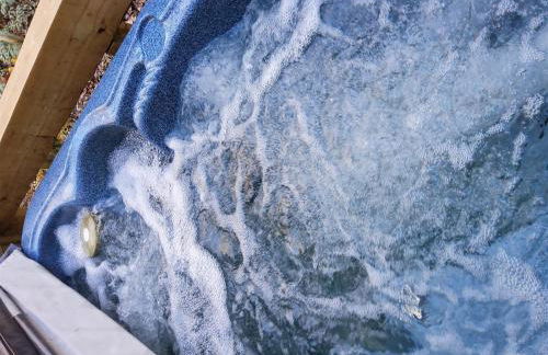 Happy Trout Hideaway - Creek Views Of Hot House Creek, Hot Tub, Outdoor Fire Pit, Cozy Atmosphere - Mineral Bluff, GA - Foto 26