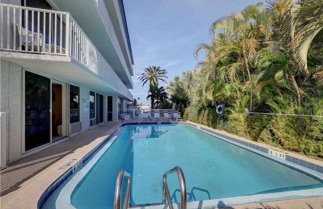 2 Bedroom Waterfront Pool Side - Photo 3