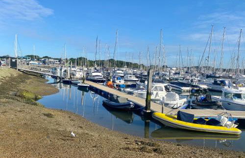 Holly Tree Cottage - 3 bedrooms and large garden with optional glamping double outside - Foto 59