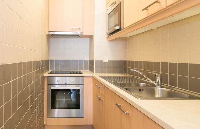 Apartment With Harbour Chanel View - Photo 5