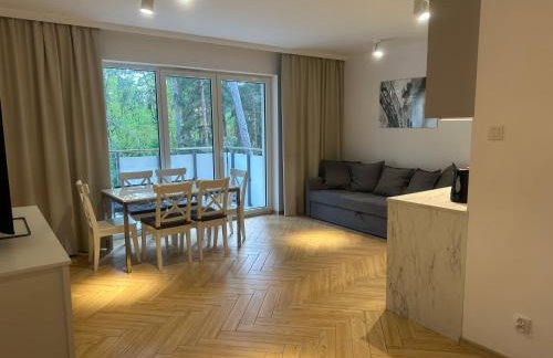 Sosnowy Nadmorski Zakątek blisko plaży z parkingiem - Foto 13