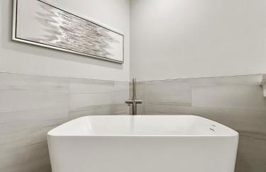 Family-Friendly 3-Bedroom Condo for 6 and 5 min to Disney - Photo 22