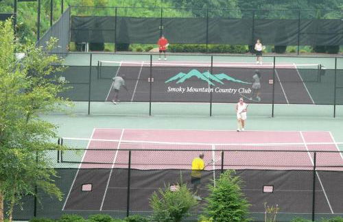 Condo with Stunning Mountain and 6th Green views near Harrahs Cherokee Bryson City - Foto 7