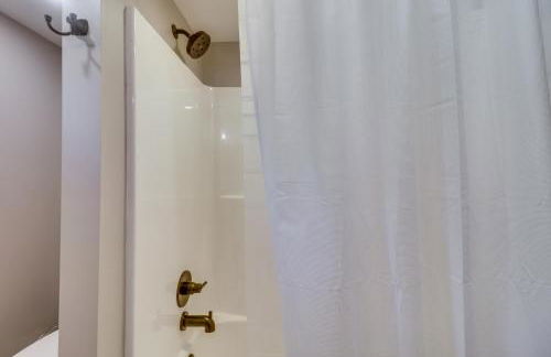 Charming Retreat in Charlottesville with Deck! - Foto 15