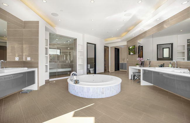 Zorada - Private Hollywood Hills Luxury With Endless Amenities and City Views - Photo 23