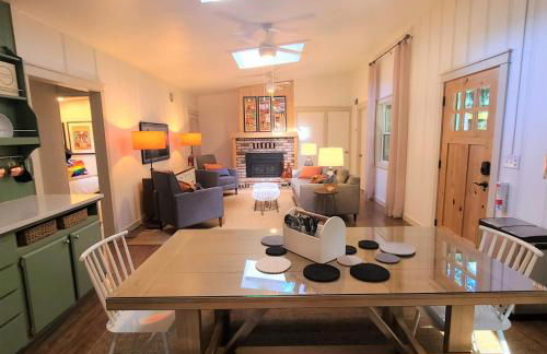 Dhyana Redwoods Fire Table Nearby River Access Ping Pong & Arcade Games - Foto 14