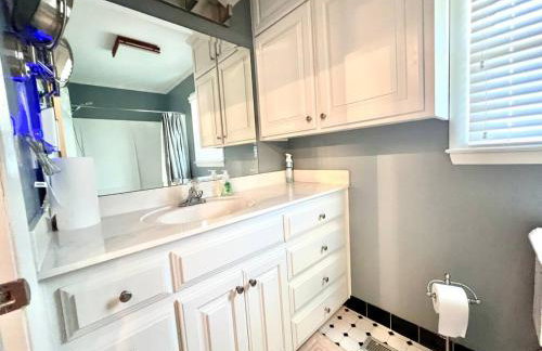 Secluded Farmhouse Retreat - Groups & Pets Okay! - Photo 14