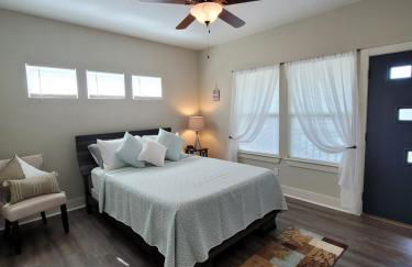 SPACIOUS TOWNHOUSE MINUTES FROM DOWNTOWN SA. - Foto 9