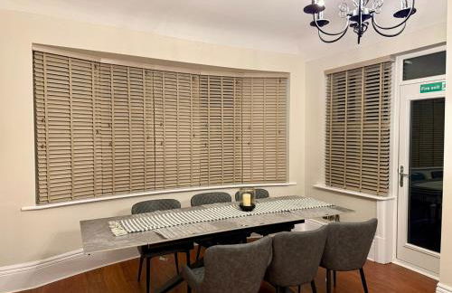 Large Luxury 4 bedroom home with parking - Foto 15