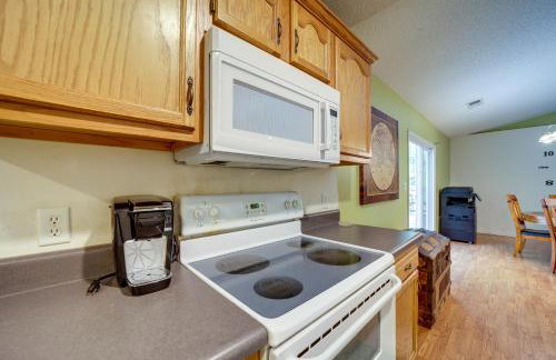 Candler Home with Large Deck Hike, Bike and Unwind! - Foto 11