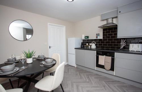 Vacant Nest Cleveland Close Central Parking - Photo 17