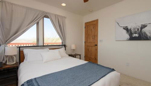 Desert Lily - Sunrise Suite with private hot tub and shared pool - Foto 5