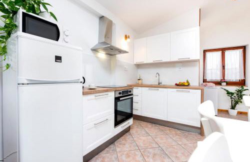 Charming House Nino with a fenced yard - Foto 3