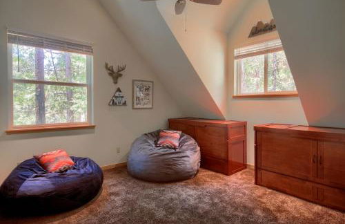 Rivercrest Lodge with Hot Tub-Pool Table-Firepit - Foto 20