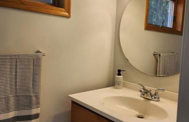 Rustic Catskills Cabin with Hot Tub and Mountain Views - Foto 15