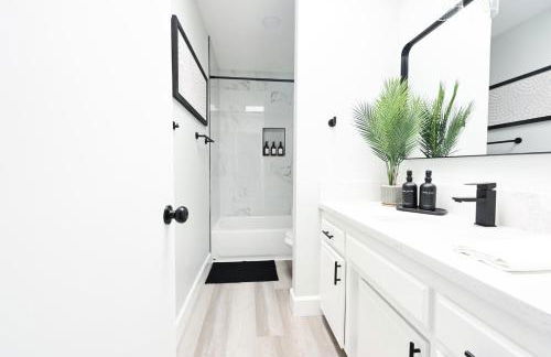 Family Friendly Southwest Bakersfield Retreat with Jacuzzi and Fenced Yard - Photo 25