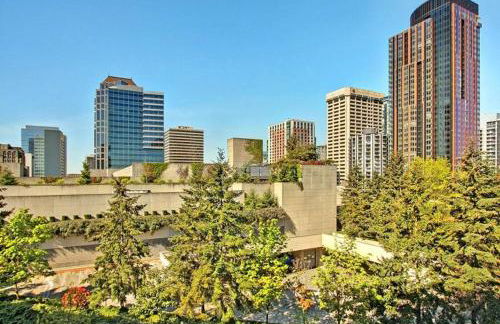 Vibrant Downtown, King Bed, Work Desk & Kitchen - Foto 5