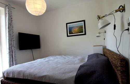 wassernahes Ferienhaus mit Meerblick und Schwimmbadnutzung in Sellin - Ferienhaus Rohrweihe - Foto 12