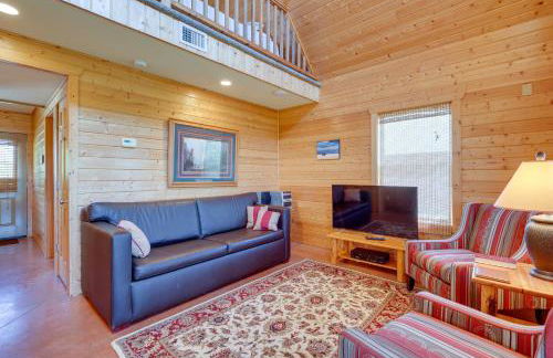 Lakefront Columbia Cabin with Porch and Shared Dock - Foto 6