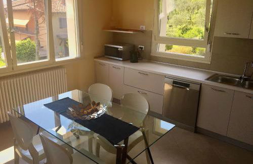 Casa con ampio terrazzo, vista lago e giardino - Foto 50