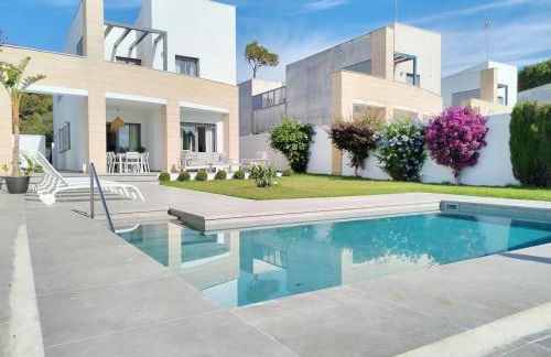 Exclusiva Villa Lujo con piscina privada by Chiclana Dreams - Foto 1