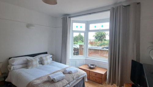 Huge 4 bed in the heart of Kettering - Foto 5, towels