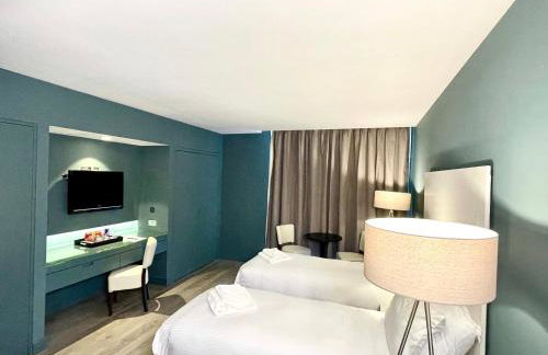 Axiom Park Hotel - Photo 58