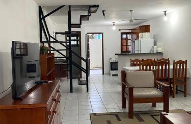 AP27 com 2 Suítes a Poucos Passos da Praia de Taperapuã - Foto 7