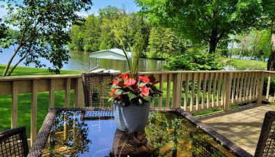 Large 1 BR Cottage, KING BED on the Lake - Foto 3