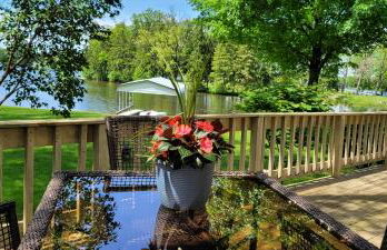 Large 1 BR Cottage, KING BED on the Lake - Foto 3
