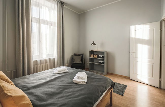 Bearsleys Downtown Apartments - Photo 7