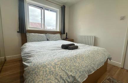 3-Bed Family Home in Furzton, Near Lake & Parking - Photo 23