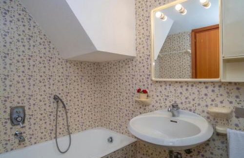 GuestHost - Porto Rotondo Roomy Apartment with Terrace! - Photo 10