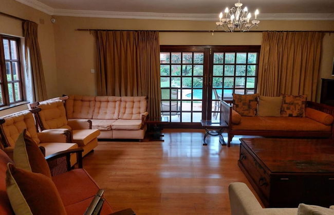 Modern House With Pool in Mount Pleasant - 2063 - Photo 25