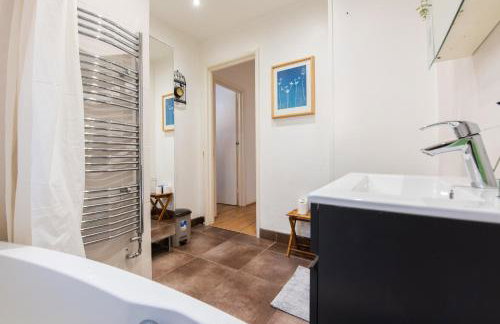 London Stratford - Spacious 2 bed flat with secured parking & private garden - Foto 7