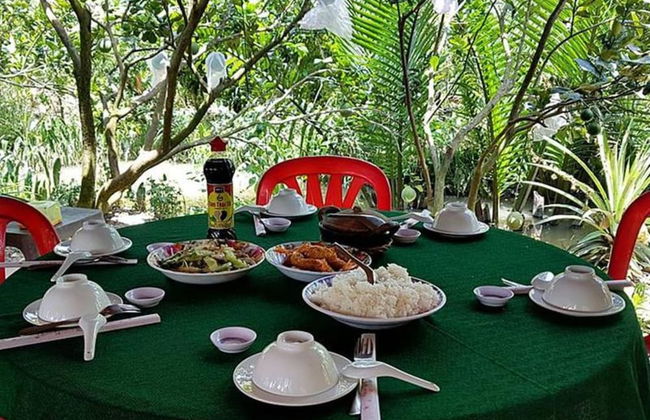 Peaceful Homestay in the Middle of Fruit Garden - Room With Four Double Beds - Foto 10