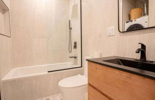 Chic & Modern 3BR Retreat in the Heart of Brooklyn - Foto 9