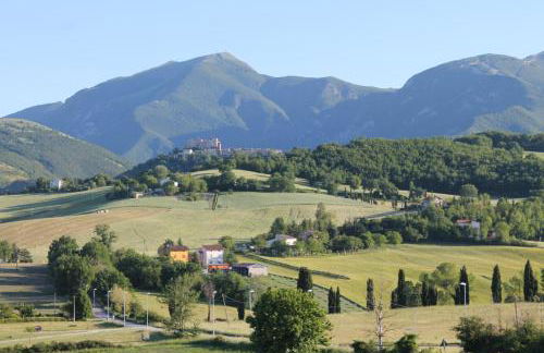 MANSARDA VITI - Sguardo su Frontone - - Foto 1