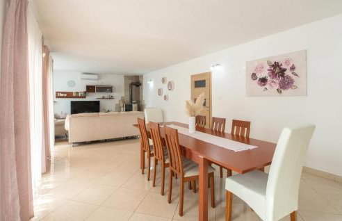 Awesome Home In Tugare With Kitchen - Foto 6