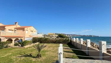 Oasis en la playa: piscina y relax - Foto 3