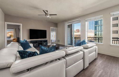 Gorgeous 2BD 2BA Pool,Gym,Htub near Convention Ctr - Foto 12