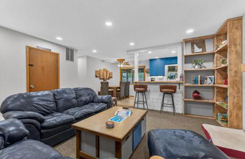 Evergreen Escape- Walk to Downtown & Boat/trailer Parking! - Foto 13