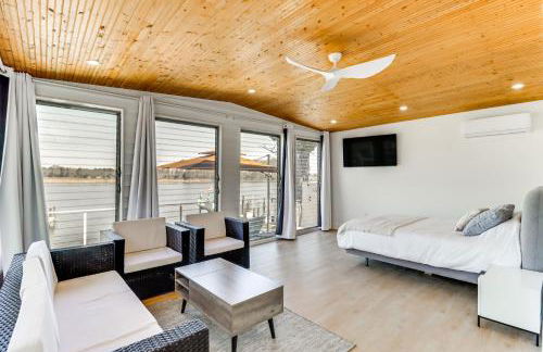 Waterfront Colonial Beach Studio with Boat Dock! - Foto 3