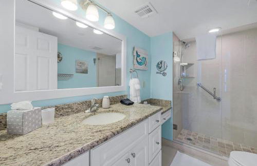 Waterfront Island Oasis! Heated Pool with Stunning View & 2 Full Bath - Foto 30