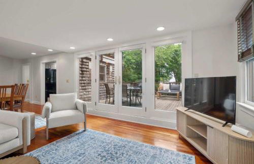 Rare Private Deck Dog Friendly Walk to Harbor - Foto 8