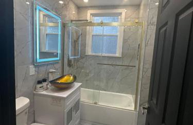 7 Large Bedrooms Art-Inspired Art House - Photo 5