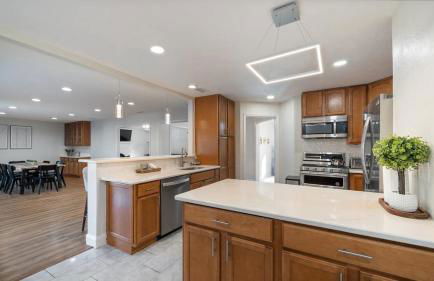 5BR Family Oasis with Pool and Game Room - Foto 25