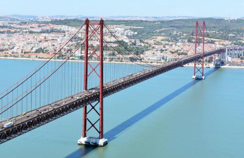 Only 10 min from Lisbon city centre, 15 min driving from the beaches! - Photo 1