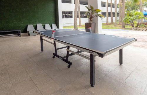 Stunning & Spacious Resort-Style Condo Across From Beach! - Foto 37