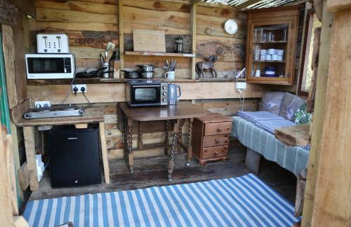 Wood Cabin & 4 Large Bell Tents - Hapus Hideaway - Foto 26